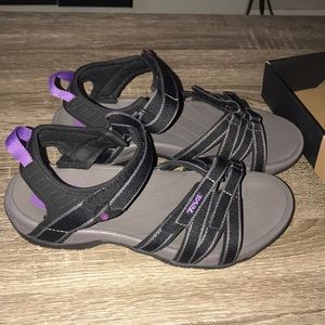Women’s Teva’s